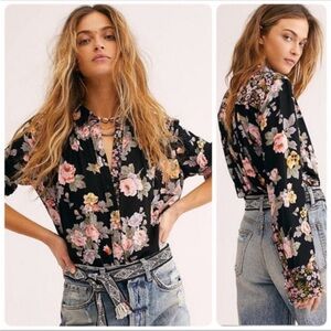 Free People Hold on to me Floral Black Blouse. EUC. Size Small
